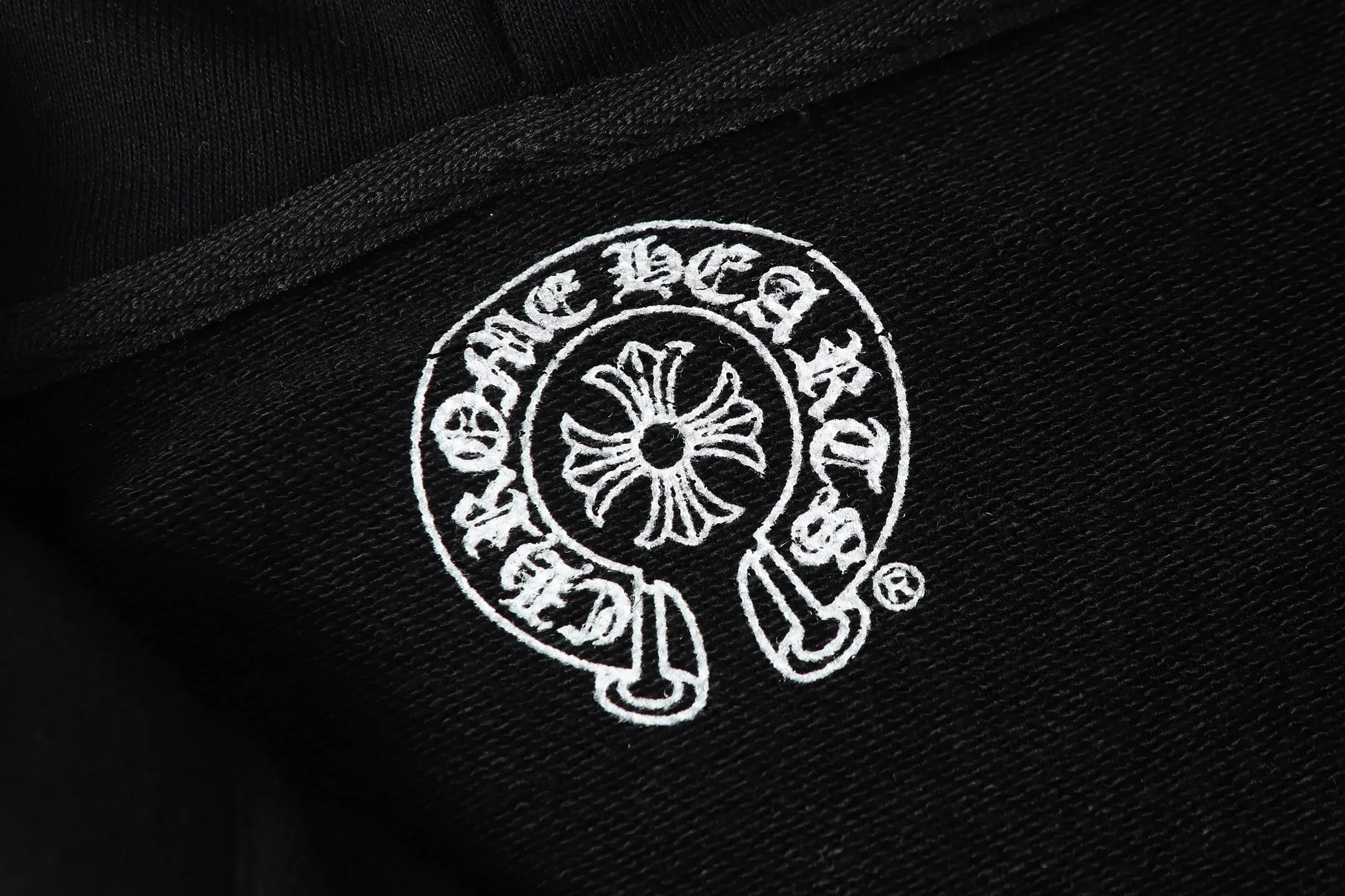 P260 02 cross-border model, please do not place an order if you pursue quality - Chrome Hearts/Chrome Hearts Horseshoe Sanskrit printed zipper sweatshirt cardigan jacket - High weight, high density and high quality. The wool is soft, delicate and skin-friendly. It feels soft and silky. It has excellent warmth and skin-friendly properties. - Custom-woven and dyed, no color difference. No matter the fabric or workmanship details, it beats the ordinary version on the market. - Hardware zipper accessories are all customized, full of details - Color: black white -Size: S M L XL
